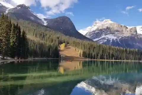 Banff/Calgary: Lake Louise, Moraine Lake and Emerald Lake