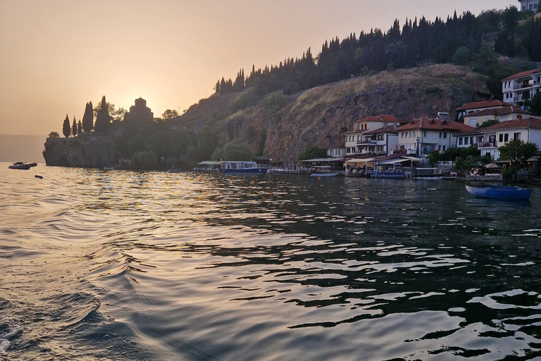 &quot;Privétour door de stad: Ontdek de verborgen juweeltjes van Ohrid&quot;.