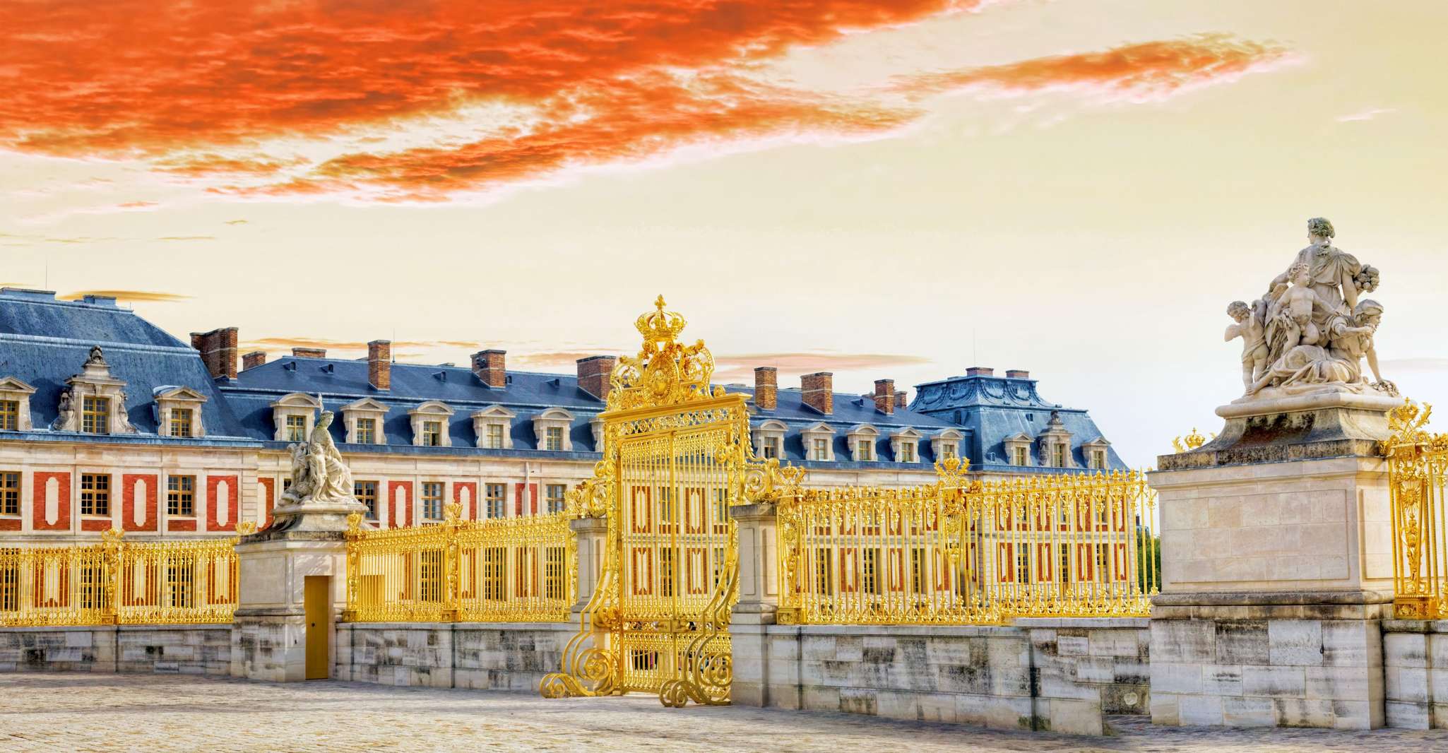 From Paris: Versailles Guided Tour by Deluxe Minibus