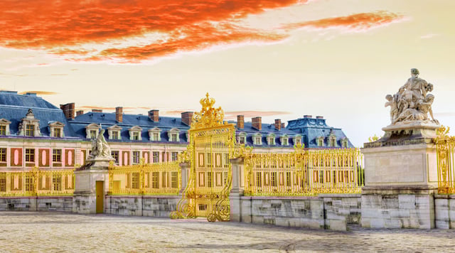 From Paris: Versailles Guided Tour by Deluxe Minibus