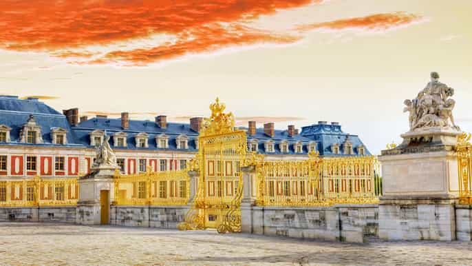 From Paris: Versailles Guided Tour by Deluxe Minibus