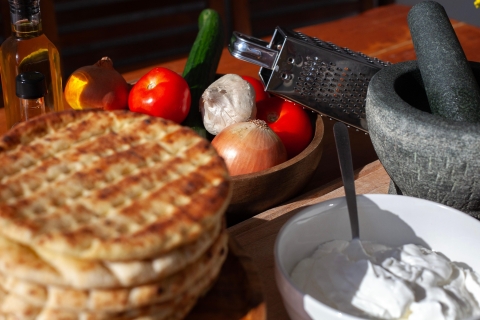 Mykonos: Souvlaki maken met de lokale bevolkingSouvlaki kookcursus met lokale bevolking