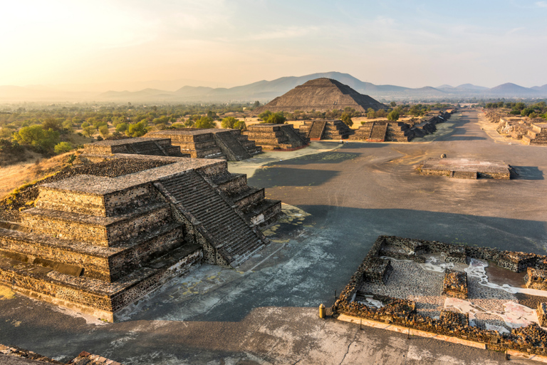 Hidden Teotihuacan: Walk among the Gods with a Local Expert Hidden Teotihuacán with lunch included (without drinks)