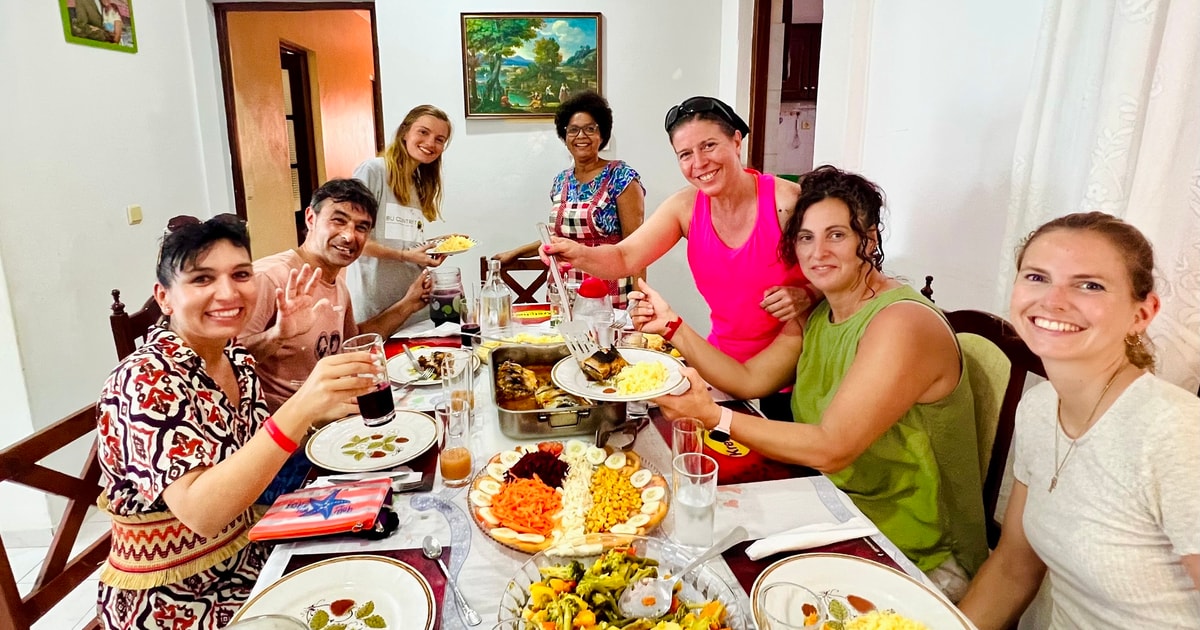 Sal Excursi N Por La Isla En Grupo Reducido Y Comida Con Una Familia