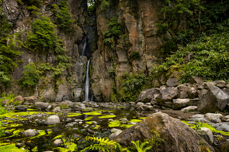 Sao Miguel: Salto do Cabrito Geführte Canyoning-ErfahrungTour mit Abholung von Ponta Delgada