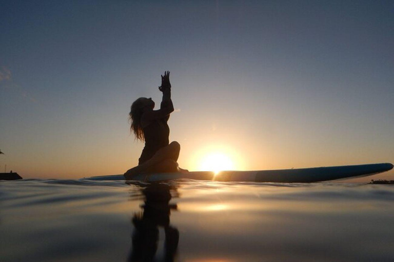 Honolulu : Cours de SUP Yoga au coucher du soleil