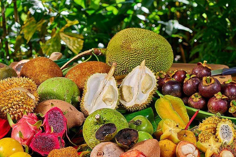 Kandy: Exotic Fruit Tasting & Tuk-Tuk Market Tour