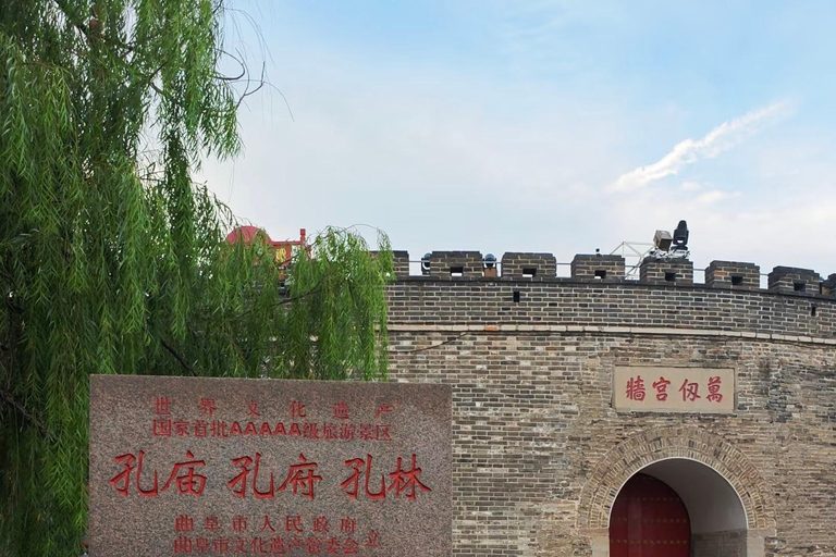 Von Jinan nach Qufu: Konfuzius-Tempel, Herrenhaus, Friedhof und MuseumGuide für Spanisch, Französisch, Russisch, Japanisch oder Koreanisch