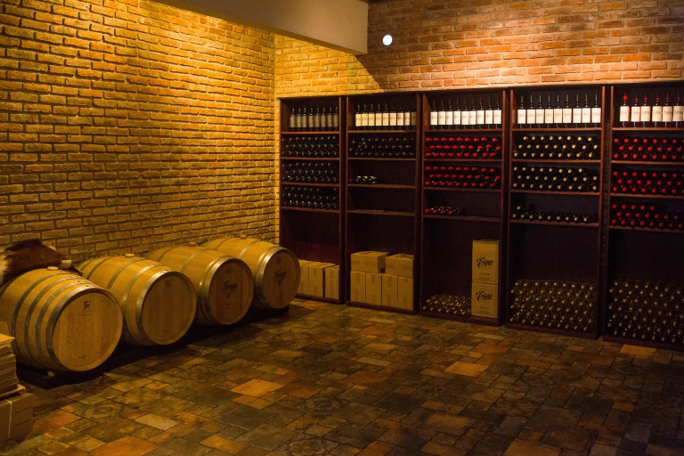 Transfer do tradycyjnej winnicy z degustacją wina w cenieBilet autobusowy w obie strony - w cenie przekąska i degustacja wina