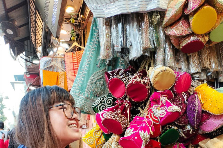 Wedding Wear & Bollywood Glam Shopping Tour (Women-Led Tour) Wedding Wear & Bollywood Glam Shopping Tour (Half-Day Tour)