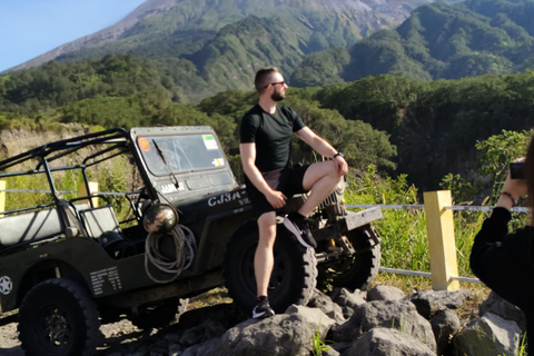 Yogyakarta : aventure en jeep au mont Merapi et circuit à véloYogyakarta : Excursion en jeep et à vélo au mont Merapi