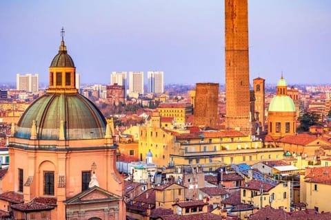 Bologna : Best Street Food Tour With A Local Guide
