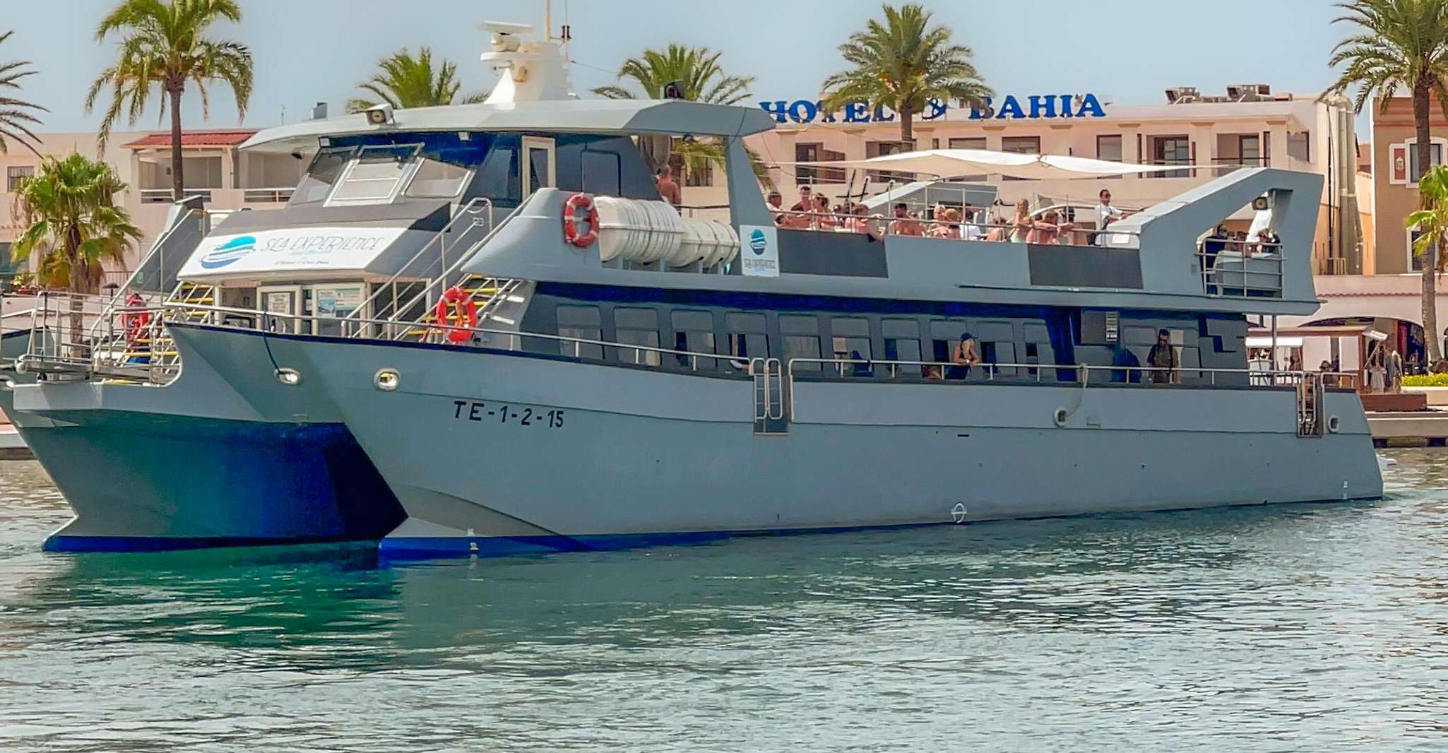 Van Eivissa, catamaran cruise met vrije tijd in Forentera - Housity