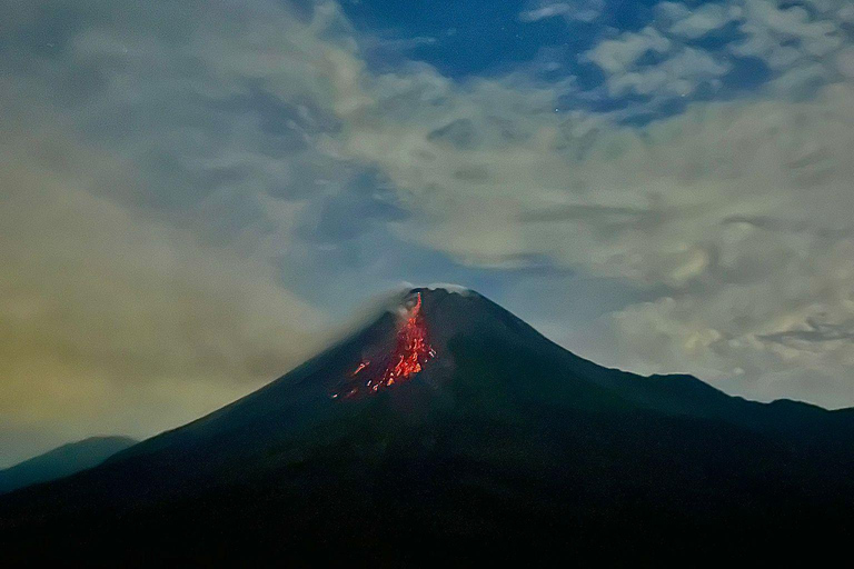 Yogyakarta : Turgo Hill - Vue imprenable sur les coulées de lave du mont MerapiYogyakarta : colline de Turgo - Vue imprenable sur le volcan Merapi