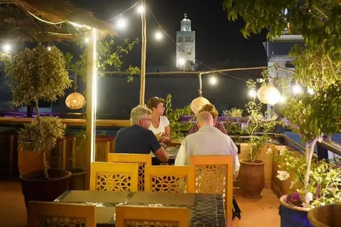 Von Marrakech aus: Abendessen auf dem Dach mit Blick auf die romantische Medina
