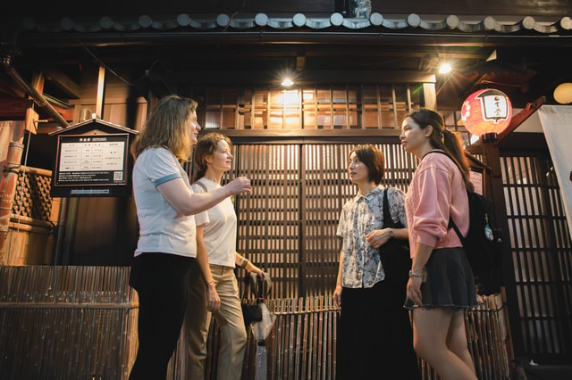 Kyoto: Gion World of the Geisha Guided Walking Tour