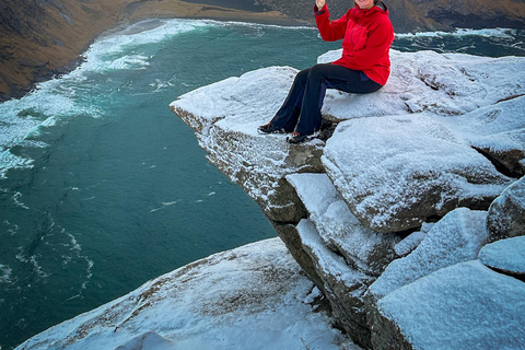 Reine: Winter Snowshoe Hike to Ryten – With Local Guide