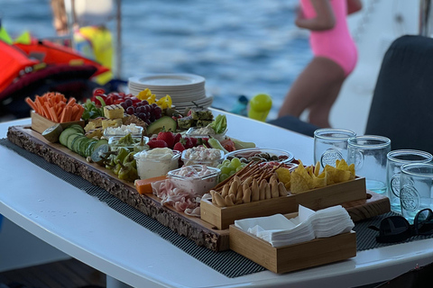 Mallorca: Discover paradisiacal coves on board of an exclusive catamaran