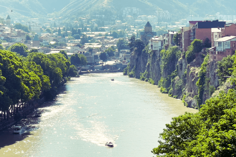 Tour en bateau à Tbilissi : Excursion privée en bateau dans la vieille villeTbilissi : Promenade privée et mémorable en bateau sur la rivière dans la vieille ville