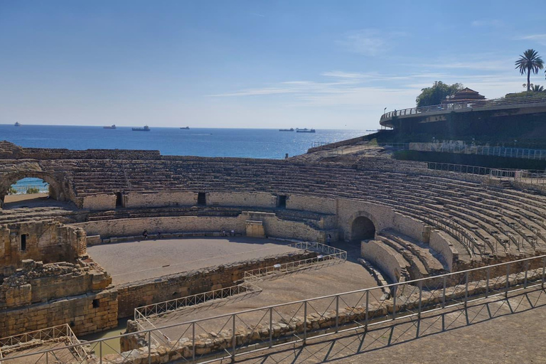Barcelona: Private Day Trip | Roman Tarragona & Sitges Charm Private Day Trip in Portuguese