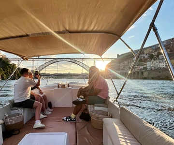 Porto: Douro River Boat Cruise with Port Wine Tasting