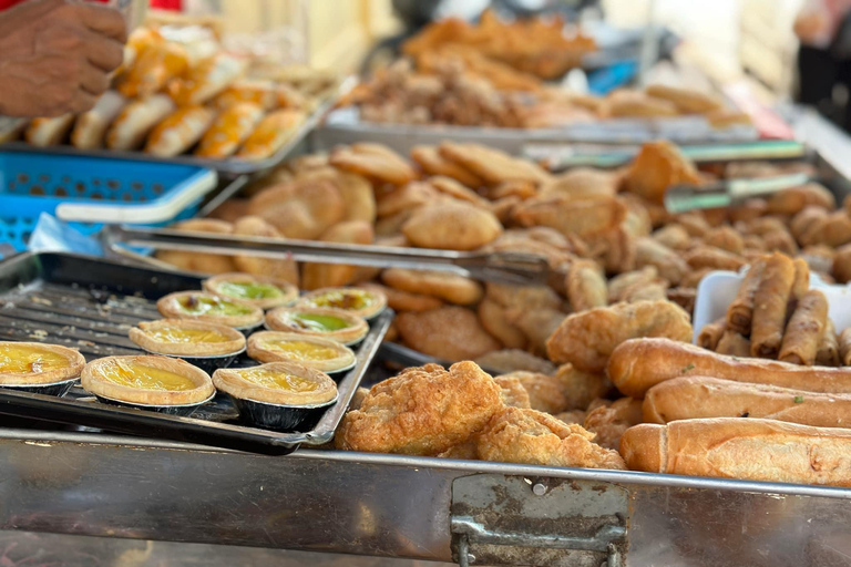 I piatti più iconici di Battambang Tour mattutino in tuk tukTour privato mattutino in tuk tuk alla scoperta dei piatti tipici di Battambang
