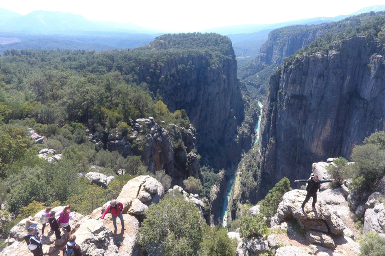 Side: wycieczka 1-dniowa do kanionu Orła z Adlerem i lunchemWycieczka do Kanionu Orła i spływ raftingowy z obiadem i odbiorem z hotelu