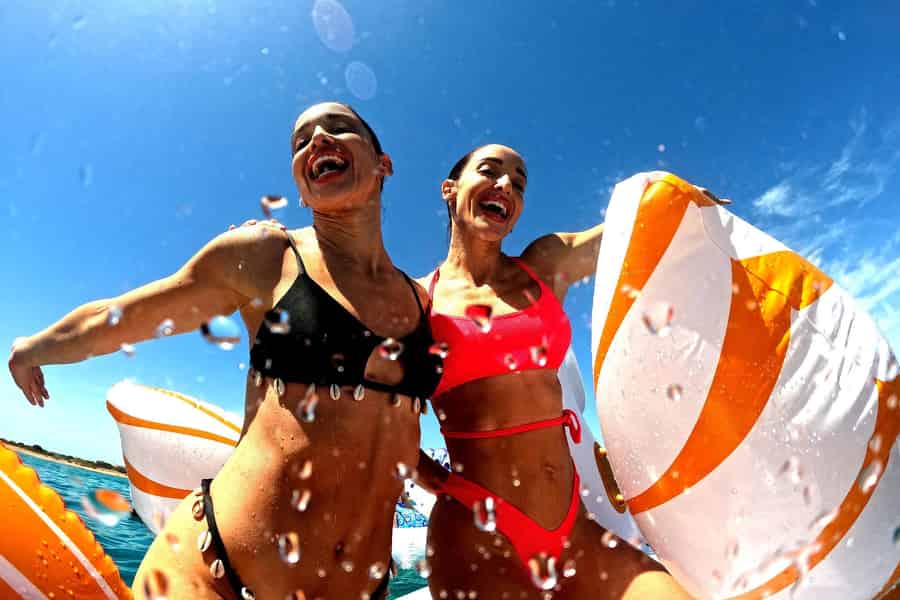 Athen: Offiziell – Schwimmkreuzfahrt nach Ägina, Angistri & Metopi. Foto: GetYourGuide Athen: Offiziell – Schwimmkreuzfahrt nach Ägina, Angistri & Metopi. Foto: GetYourGuide