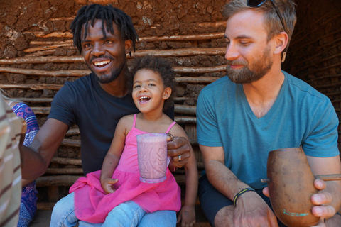 Moshi, Tanzania: Traditionele kookles met lokale familie