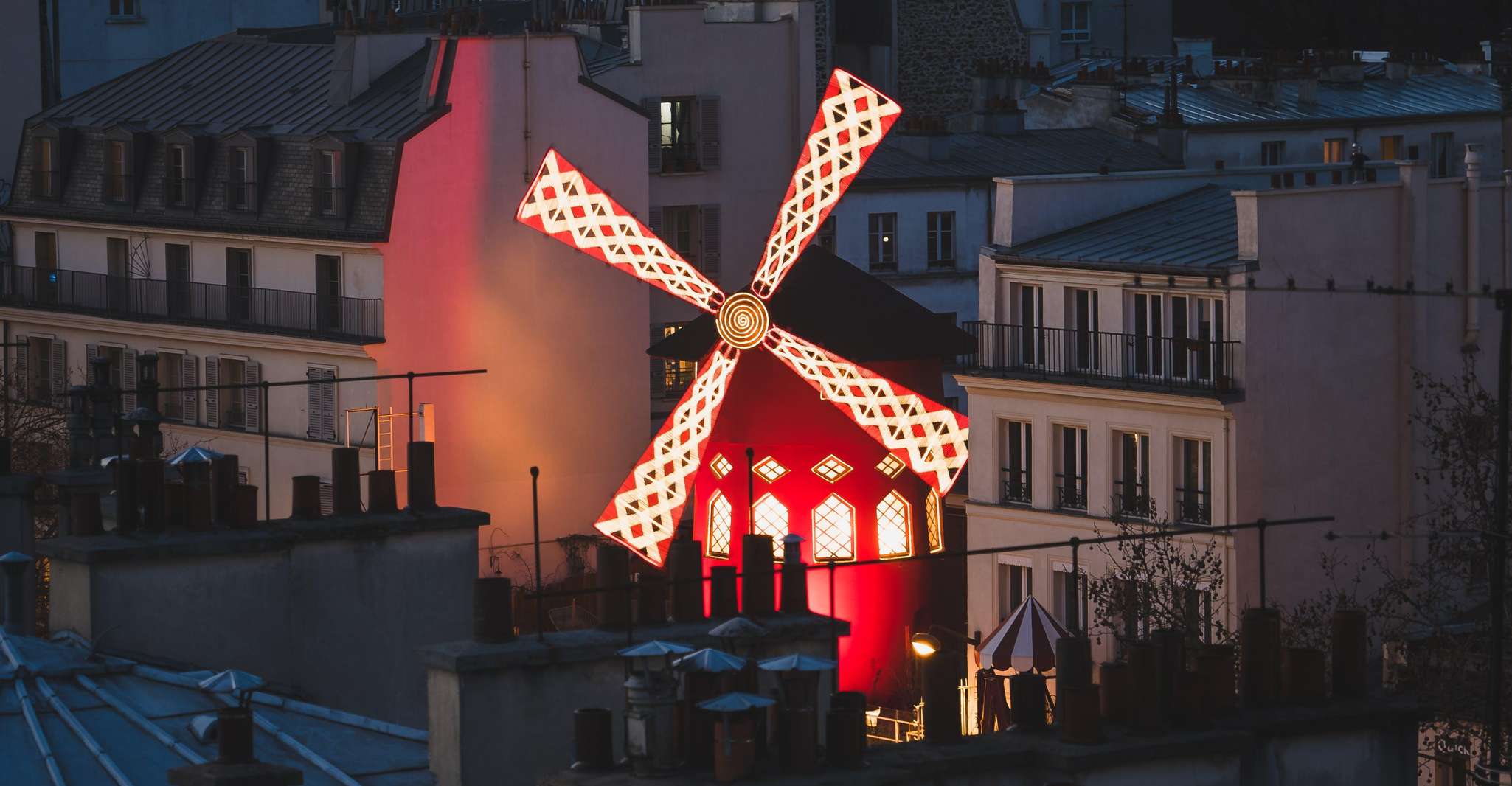 Montmartre, guided tour from Moulin Rouge to Sacré-Coeur - Housity