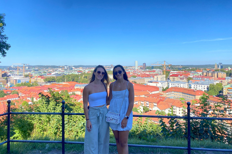 Gothenburg: Universeum & Haga Private Day Tour with Guide