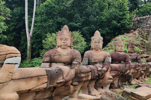 Siem Reap : Visite du complexe des temples d&#039;Angkor en jeepComplexe des temples d&#039;Angkor Circuit en jeep de l&#039;armée américaine