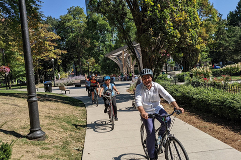 Anda de bicicleta pelos bairros dinâmicos de Toronto