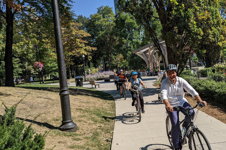 Anda de bicicleta pelos bairros dinâmicos de Toronto