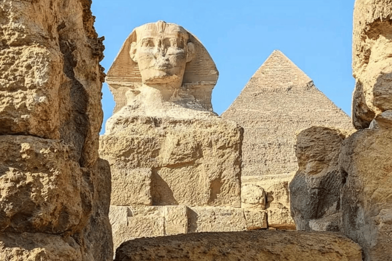 Pyramides, Sakkara et Memphis - Visite privée avec déjeunerVisite privée avec guide, transfert et déjeuner, à l&#039;exclusion des droits d&#039;entrée.