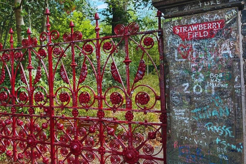 Liverpool: Private Beatles Taxi Tour with Guided Walk Finale