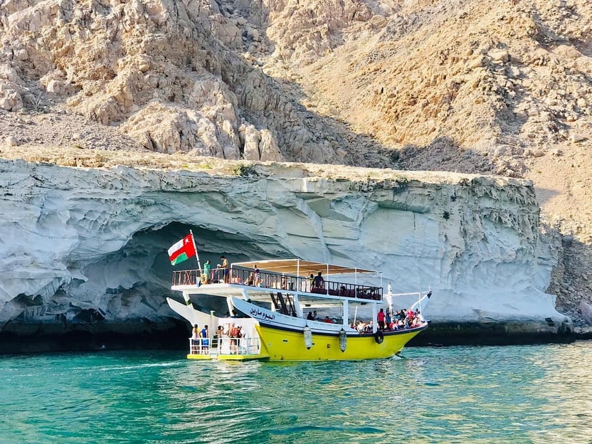 Da Sharjah/Dubai: Escursione di un giorno a Dibba e Musandam e crociera in Dhow