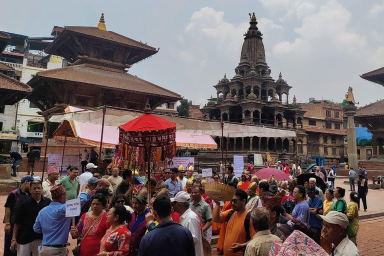 Kathmandu: 5 UNESCO Heritage Sites Tour with Local Guide 5 UNESCO Heritage Sites Group Tour with Local Guide