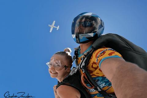 Skydive Zanzibar - Paracaidismo en tándemParacaidismo en Zanzíbar