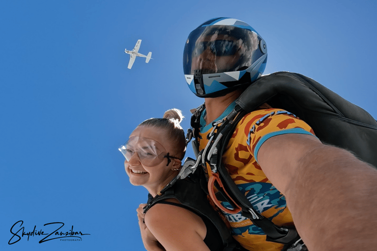 Skydive Zanzibar - Paracaidismo en tándemParacaidismo en Zanzíbar