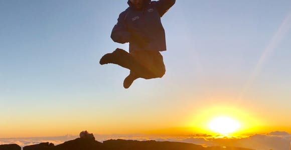 Maui: Haleakala Sunset Tour with Snacks and Photos