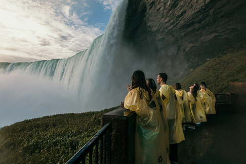 Toronto - Niagarafallen Niagara Falls Tour med guidad kryssning och Behind The Falls