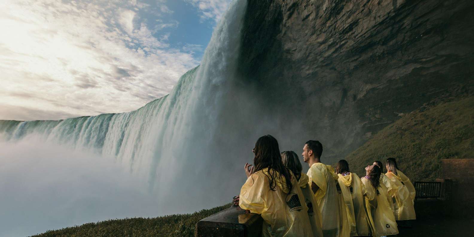 Toronto: Niagara Falls Tour with Cruise and Behind The Falls