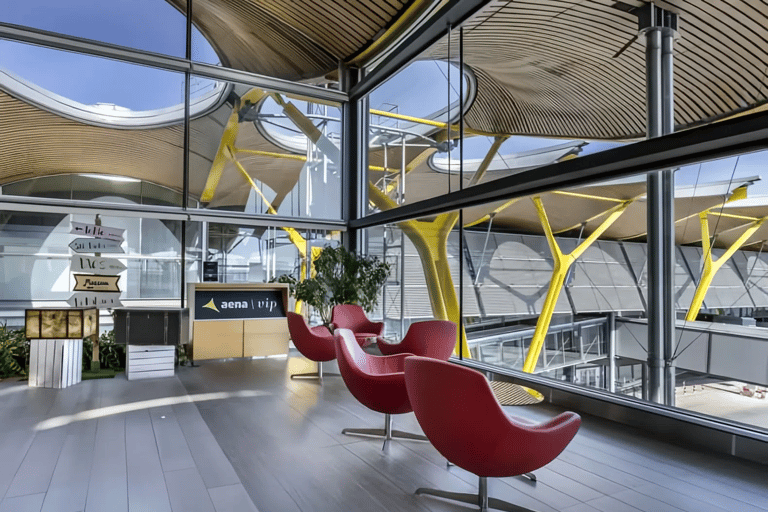 Madrid: Adolfo Suarez-Barajas Airport Lounge Access T3 International Departure: Sala VIP Puerta del Sol