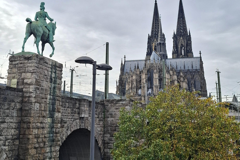 Cologne: Drachenburg Castle & Bonn Tour with Tickets