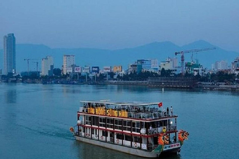 Da Nang Foodie Tour Private &amp; Han River kryssning på kvällen