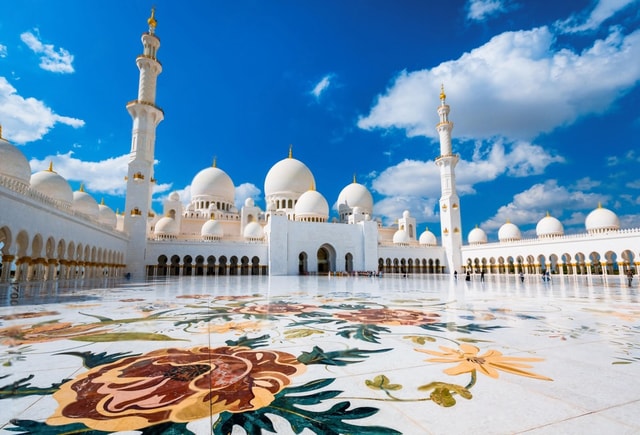 From Dubai: Full-Day Abu Dhabi Tour with Sheikh Zayed Mosque