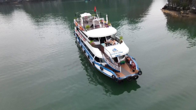 From Cat Ba: Amazing Sunset Boat Tour in Lan Ha Bay