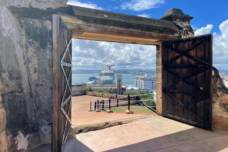 Old San Juan: San Cristobal Castle and Old Town Walking Tour Old San Juan: San Cristobal Castle Walking Tour and Empanada
