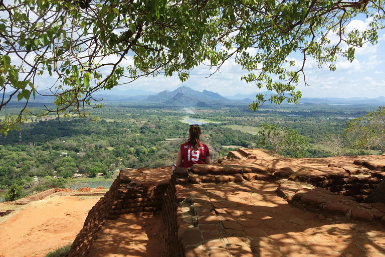 En ultimat dagsutflykt till Sigiriya klippfästning